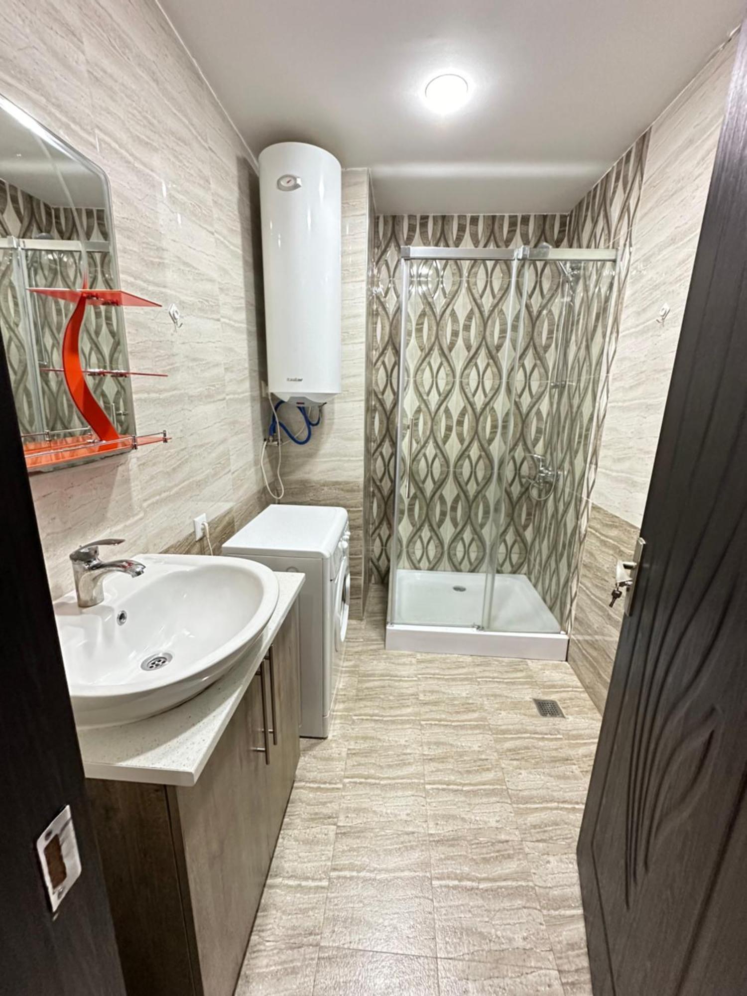 Real Apartment *