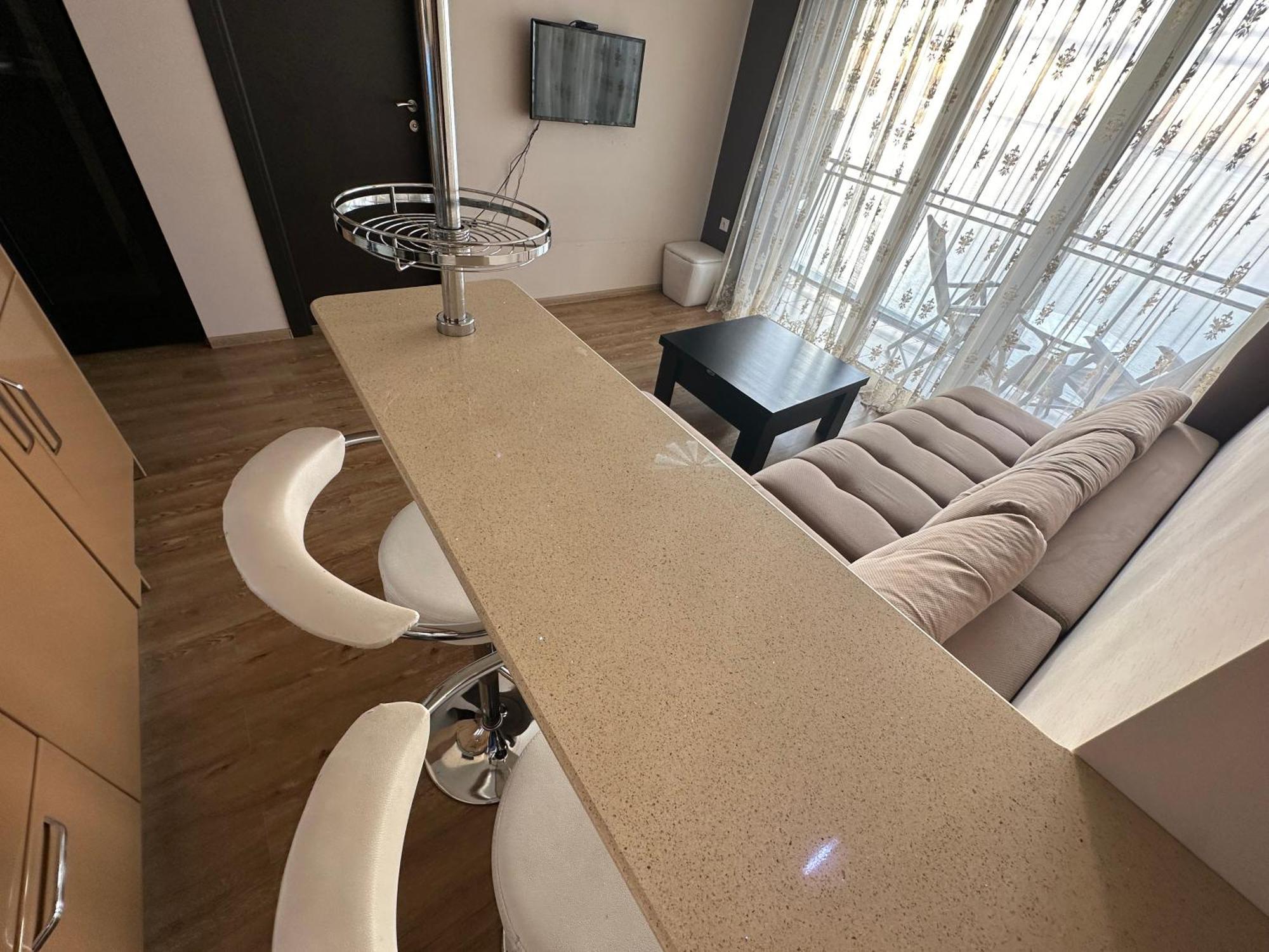 Real Apartment *