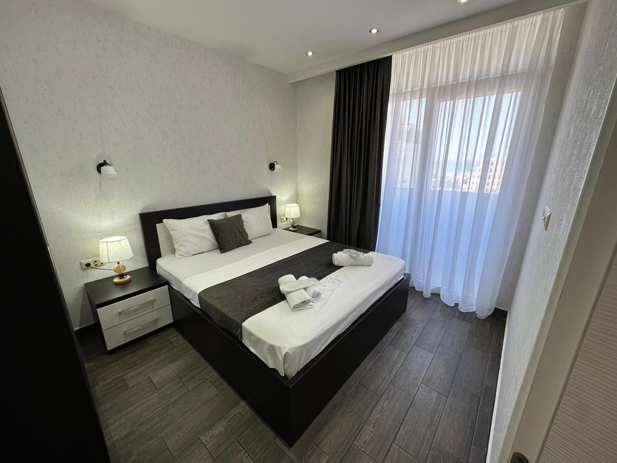 Real Apartment *