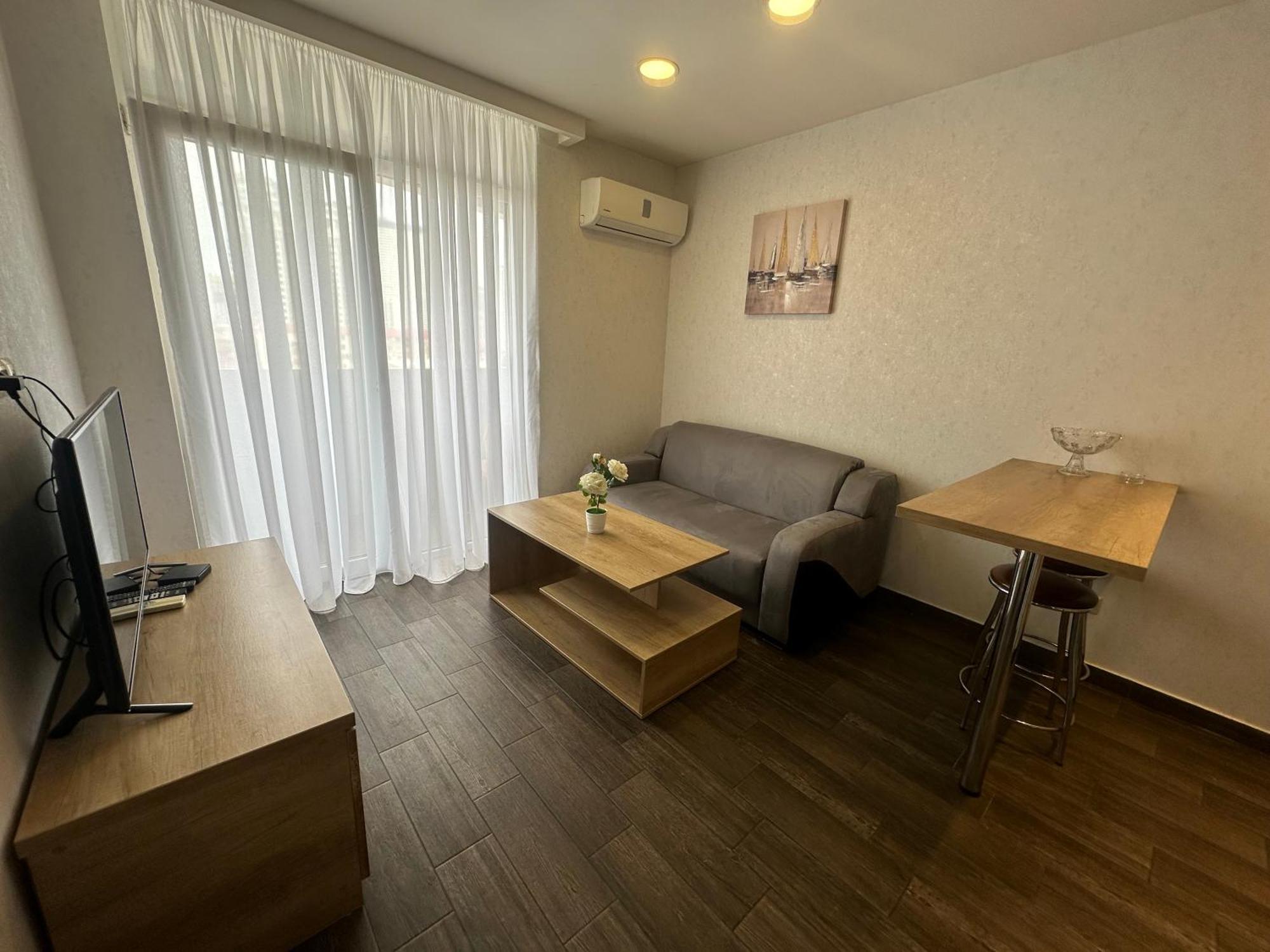 Real Apartment *